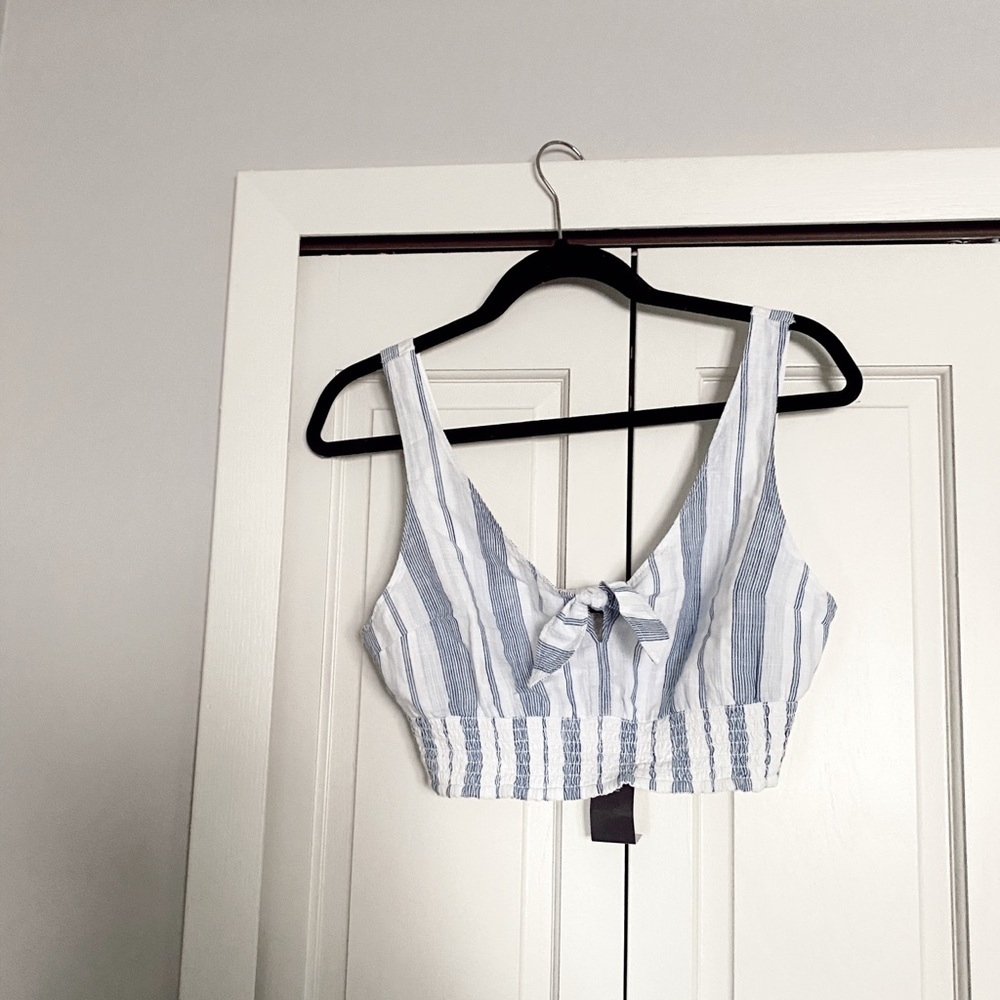 Abercrombie & Fitch Cropped tank
